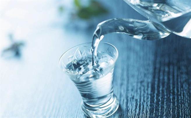 水分為煮沸過(guò)后的白開(kāi)水,瓶裝或者桶裝的礦泉水或純凈水(圖/tapetus)